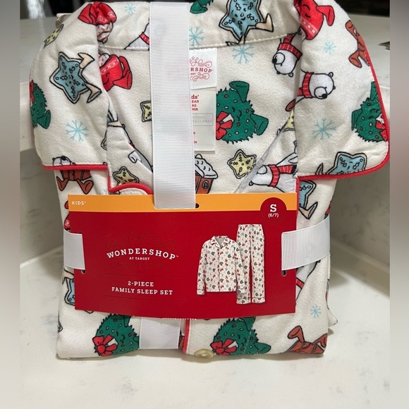 Wondershop Festive Family Sleep Set - Red, Green, White - Picture 8 of 9